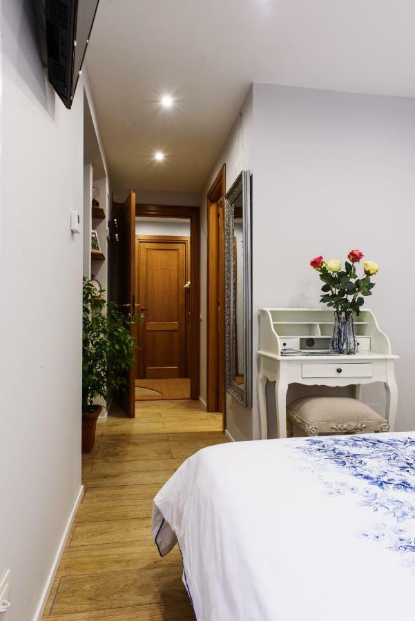 קומו Lora Center Room, Parking מראה חיצוני תמונה