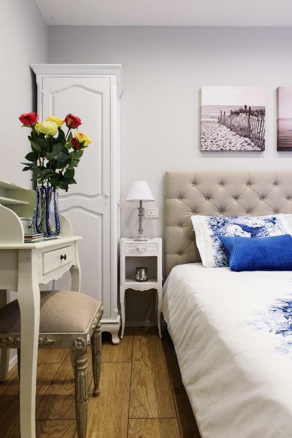 קומו Lora Center Room, Parking מראה חיצוני תמונה