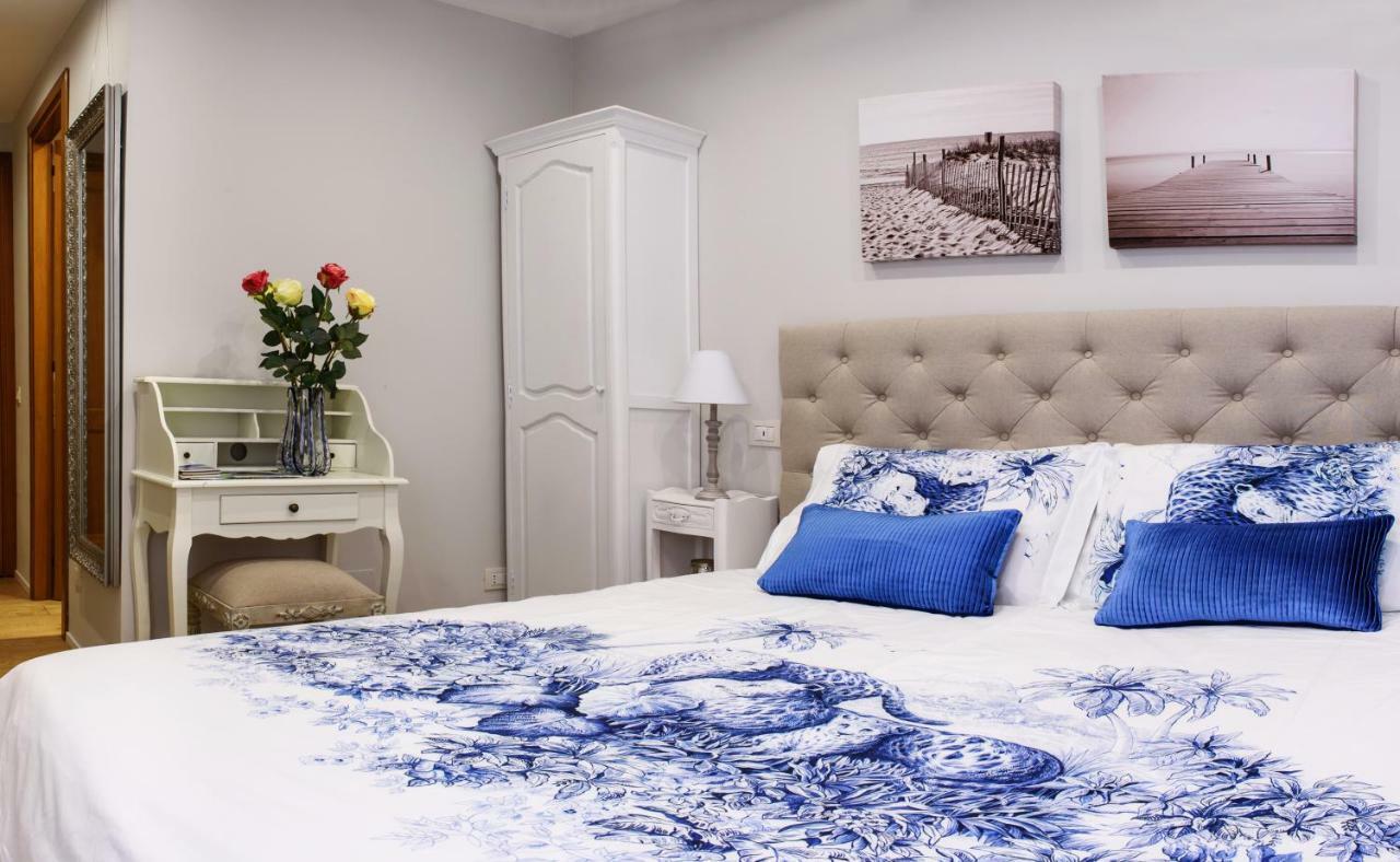 קומו Lora Center Room, Parking מראה חיצוני תמונה